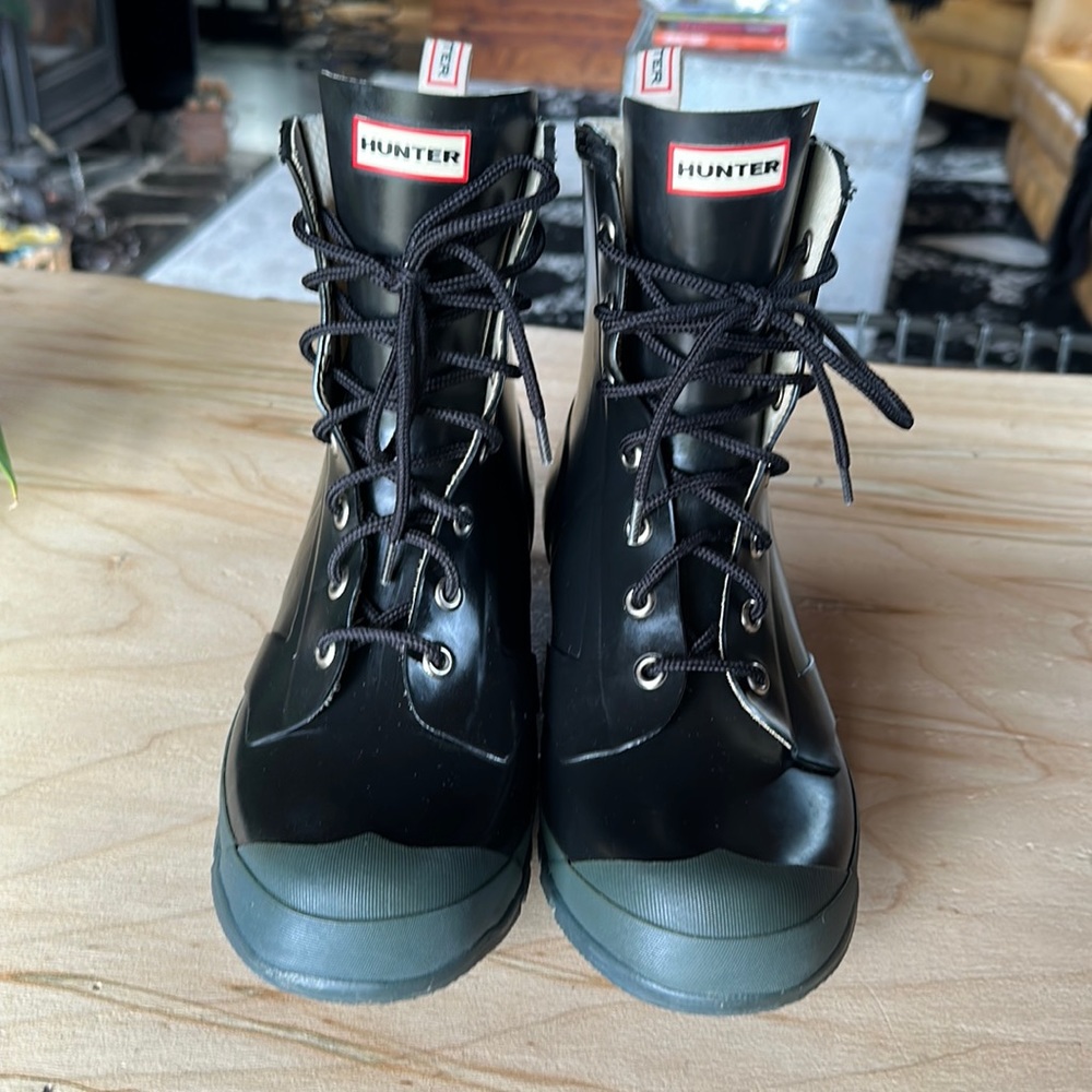 Men’s hunter lace up boots size 10.